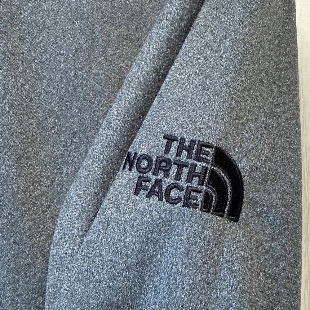 North Face Men’s Large 1/4 Zip Pullover Gray EUC